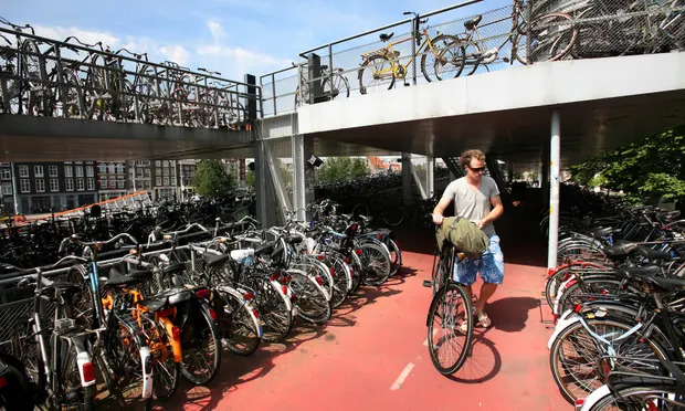 Bikes put spanner in works of Dutch driverless car schemes