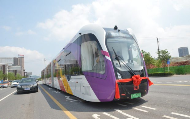 China’s self-driving trackless ‘rail bus’ starts first overseas run Read more: https://newsinfo.inquirer.net/1142326/chinas-self-driving-trackless-rail-bus-starts-first-overseas-run#ixzz5u7EwppiL Follow us: @inquirerdotnet on Twitter | inquirerdotnet on Facebook